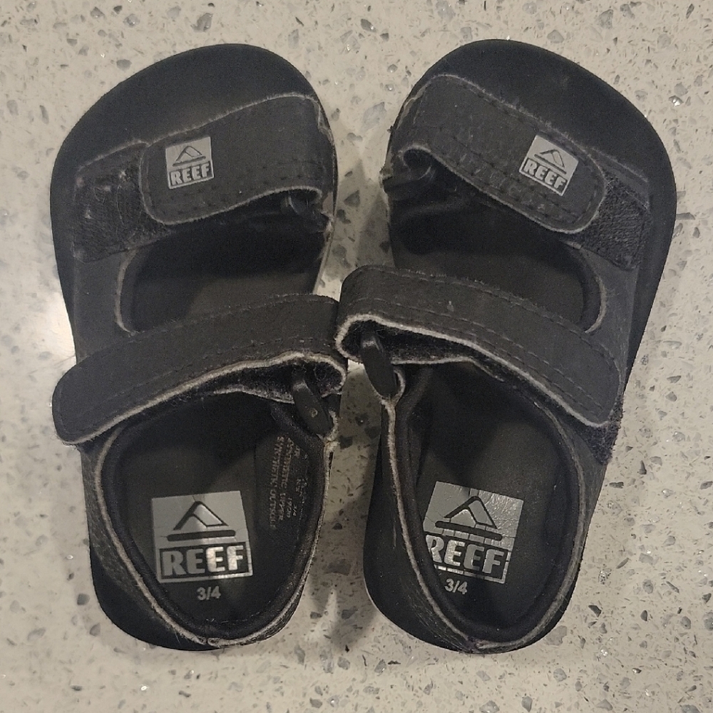 Reef Black Sandals Minimalist Slip-On Design